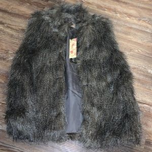 Nwt True love faux fur vest size large